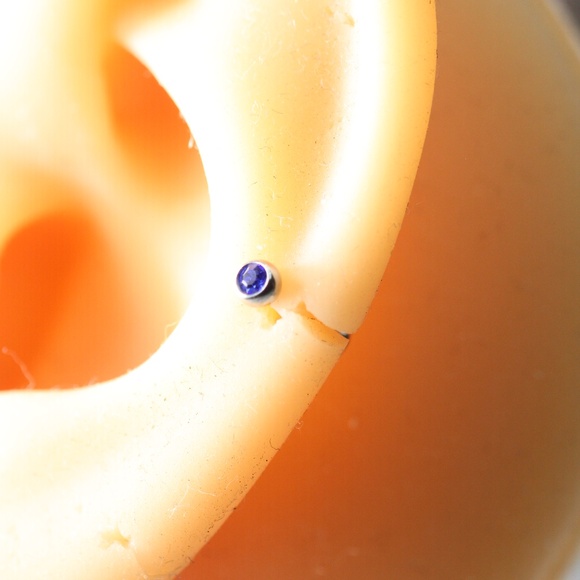 Cute mini sapphire barbel piercing New - Picture 1 of 4
